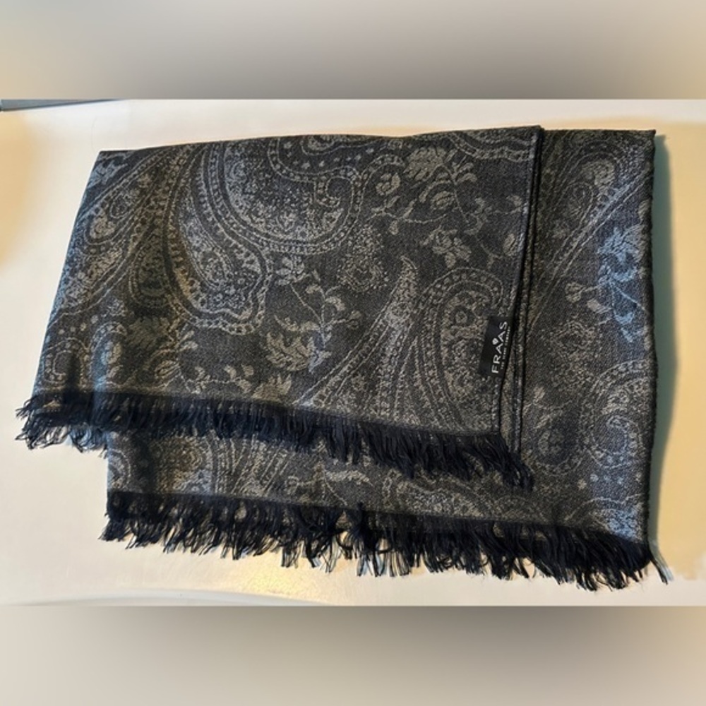Fraas The Scarf Company shimmery poncho, NWOT